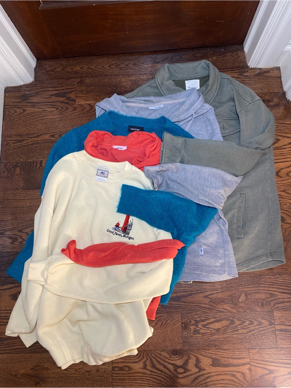 Women’s Lot Of 5 Hoodie/Jacket/Pullover Size Medium Mixed Brands